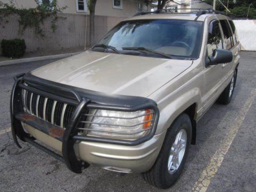 New trade 6 cylinder limited 4x4 leather sunroof alloys looks and runs great!