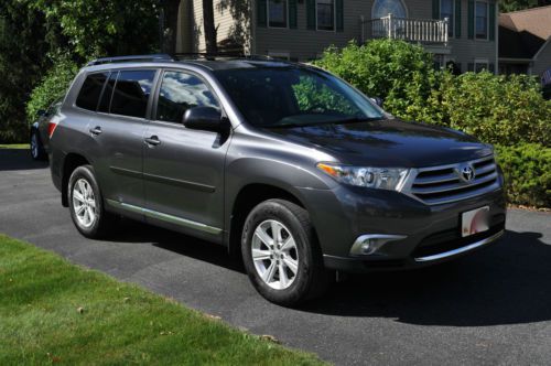 2011 toyota highlander se 4x4, very well maintained, 29,498 miles, leather