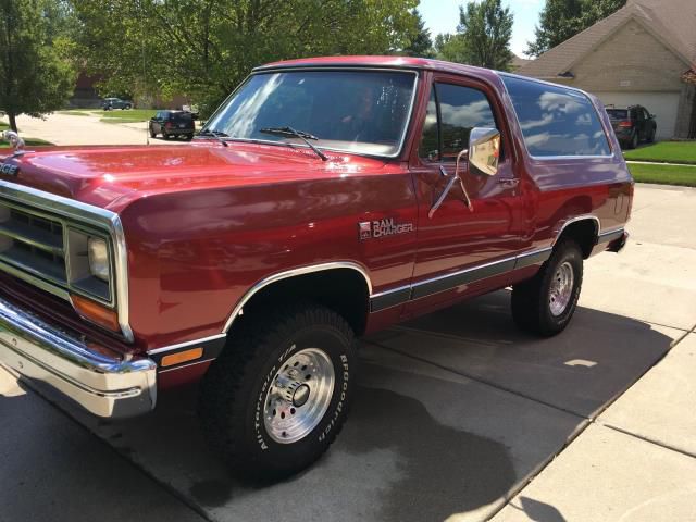 1987 dodge ramcharger le