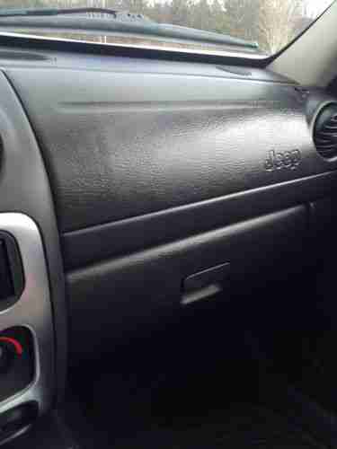 2003 Jeep Liberty Renegade Sport Utility 4-Door 3.7L, image 4