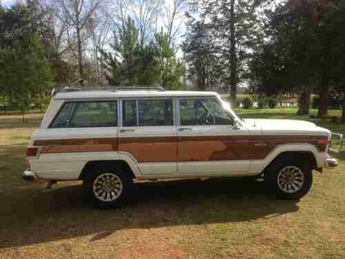 1983 Jeep Grand Wagoneer Limited Sport Utility 4-Door 5.9L, image 6
