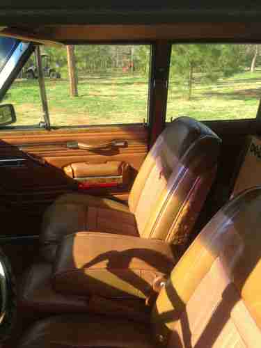 1983 Jeep Grand Wagoneer Limited Sport Utility 4-Door 5.9L, image 8