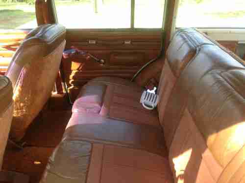 1983 Jeep Grand Wagoneer Limited Sport Utility 4-Door 5.9L, image 9
