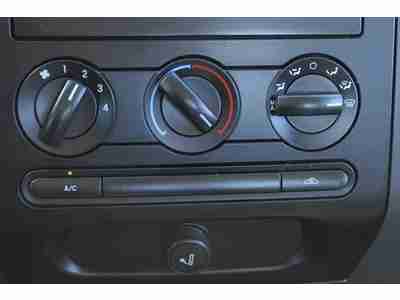 XL Truck 4.6L 4 Speakers AM/FM radio AM/FM Stereo/Clock Air Conditioning, image 13