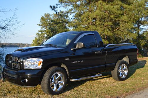 2007 dodge ram 1500 sport standard cab pickup 2-door 5.7l