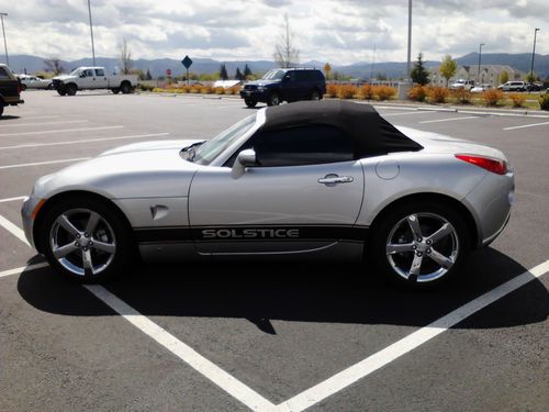 Pristine 2006 pontiac solstice convertible  best color combo silver/black 13k mi