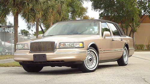 1997 lincoln town car signature, simply beautiful selling no reserve