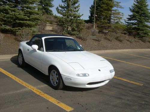 Mazda eunos (jdm=miata) configuration: badging, hubcaps, 180-speedo, s-covers,