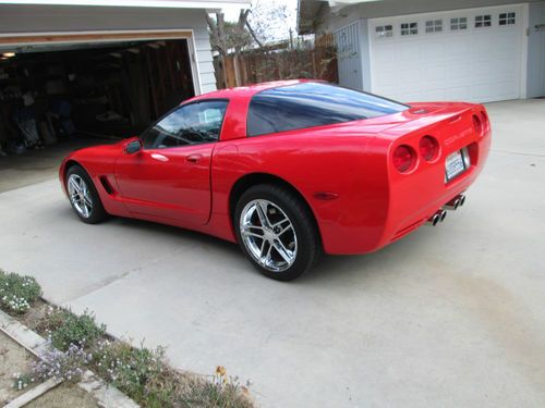 2000 chevrolet corvette base hatchback 2-door 5.7l