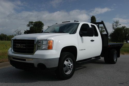 2008 gmc 3500 - extended cab n chassis - automatic 6 speed - new 9.5ft bed