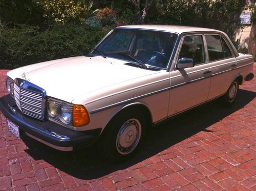 300D Diesel 132,505 Miles - Mint Showroom Condition - Collector Car - Gorgeous!, US $9,995.00, image 2