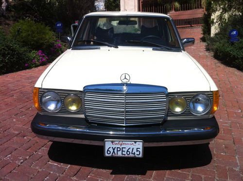 300D Diesel 132,505 Miles - Mint Showroom Condition - Collector Car - Gorgeous!, US $9,995.00, image 3