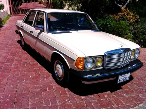 300D Diesel 132,505 Miles - Mint Showroom Condition - Collector Car - Gorgeous!, US $9,995.00, image 4