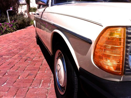 300D Diesel 132,505 Miles - Mint Showroom Condition - Collector Car - Gorgeous!, US $9,995.00, image 11