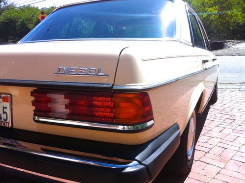 300D Diesel 132,505 Miles - Mint Showroom Condition - Collector Car - Gorgeous!, US $9,995.00, image 12