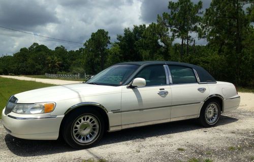 1999 lincoln town car cartier sedan 4-door 4.6l