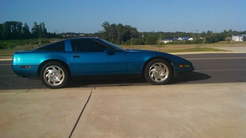 1994 chevrolet corvette base hatchback 2-door 5.7l