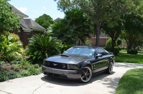 2009 ford mustang gt - lowered with 20 inch wheels - heated seats