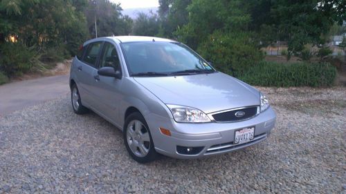 2007 ford focus ses hatchback 5-door 2.0l