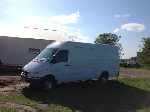 2006 dodge sprinter 158  high top mercedes diesel very clean 25 mpg low miles