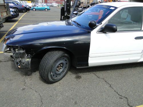 2003 Ford Crown Victoria Police Interceptor, image 3