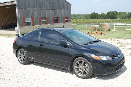 Exceptional 2008 honda civic si coupe 2-door 2.0l 6 spd. and navigation
