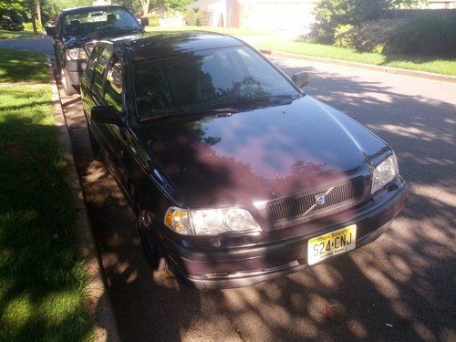 2000 volvo v40 base wagon 4-door 1.9l