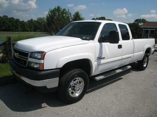 2007 chevy diesel 35k miles 2500hd 8 ft plow 4 x 4l ext. cab long bed