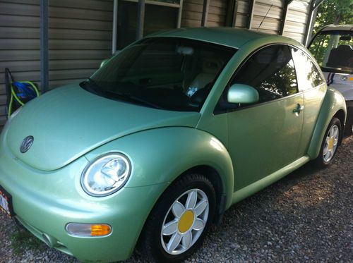 1998 volkswagen beetle base hatchback 2-door 2.0l