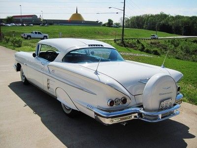 1958 WHITE CHEVY IMPALA, image 4