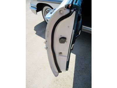 1958 WHITE CHEVY IMPALA, image 10