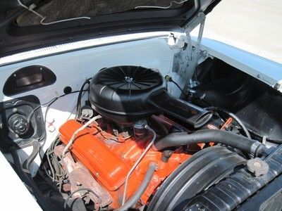 1958 WHITE CHEVY IMPALA, image 22