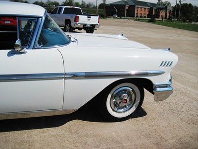 1958 WHITE CHEVY IMPALA, image 34