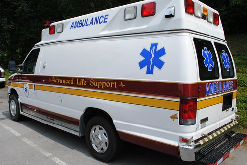 2009 ford e350 van type ii ambulance aev traumahawk