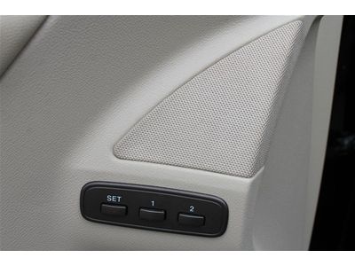 Limited Black w/Leather seats Automatic cruise Memory seats one owner, image 45