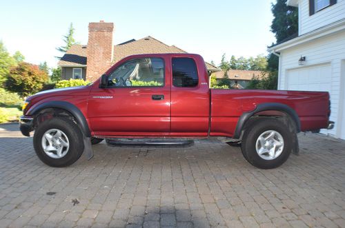 2002 toyota tacoma dlx extended cab pickup  3.4l 5speed manual low miles 50k