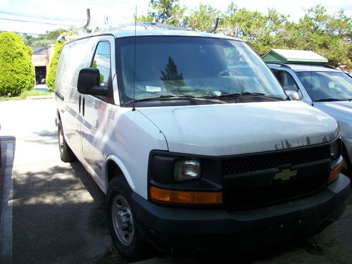 2003 chevrolet express 3500 base standard cargo van 3-door 6.0l