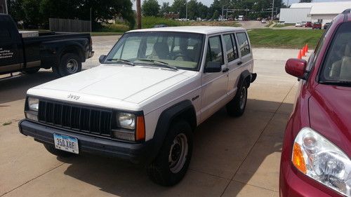 1996 Jeep Cherokee 4.0 4 door,Will not start-Great Condition Otherwise!NEW TIRES, image 2