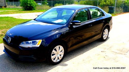 2012 vw jetta sedan base 2.5 4 cylinder engine! great fuel economy! sale priced!