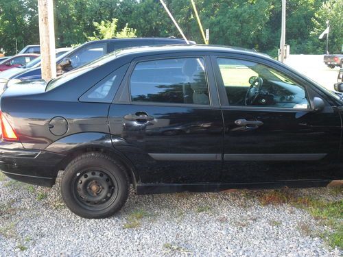 2002 ford focus lx sedan 4 door 102,000 miles runs great 2.0 l 35 mpg black