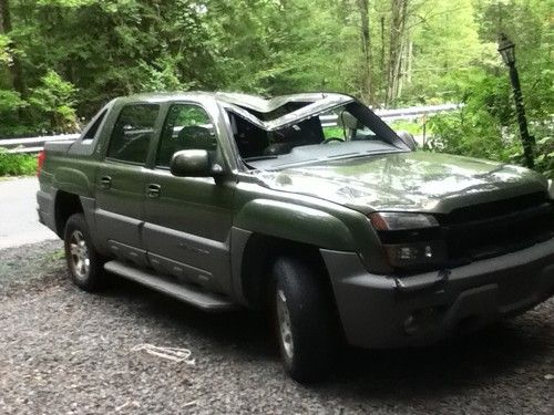 Chevy avalanche 1500 4 x 4 north faace edition - clean &amp; clear title