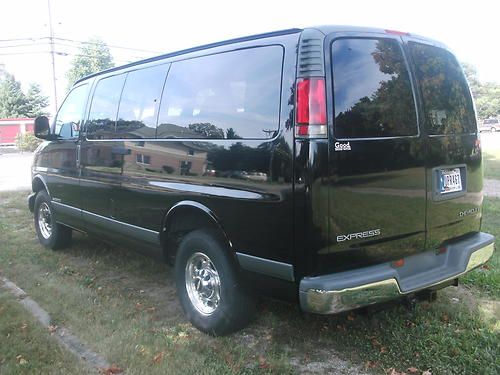 2002 chevrolet express 2500 ls standard passenger van 3-door 6.5l