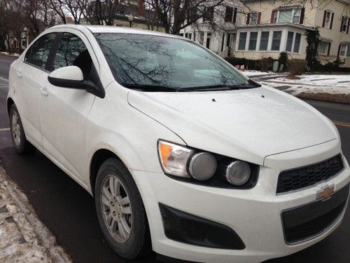 2013 chevrolet sonic lt !! only 1000 miles  !! no reserve must go !!