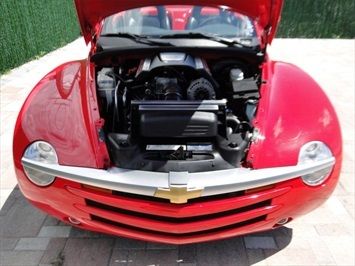 2004 chevrolet ssr base convertible 2-door 5.3l