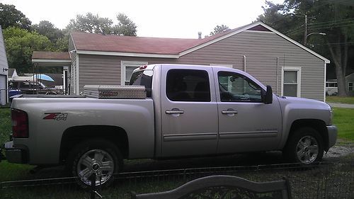 2010 chevrolet silverado 1500 ltz crew cab pickup 4-door 5.3l 31500 miles