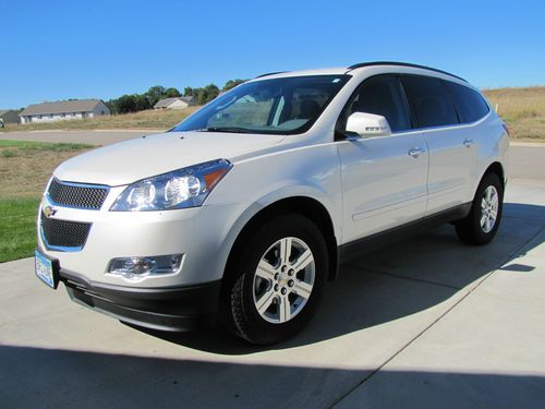 Traverse awd 2012 1-lt chevrolet like new 25,000 miles under warranty