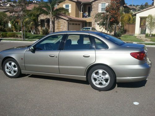 Low miles and spotless saturn l200