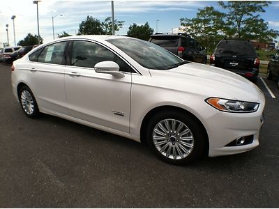 New 2013 ford fusion enegri / hybrid / leather / navigation / rated at 100 mpg!