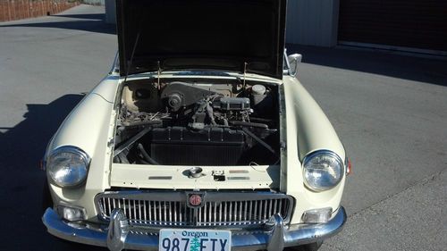 1968 MGB. Fresh sympathetic restoration. Solid low ownership car., image 10