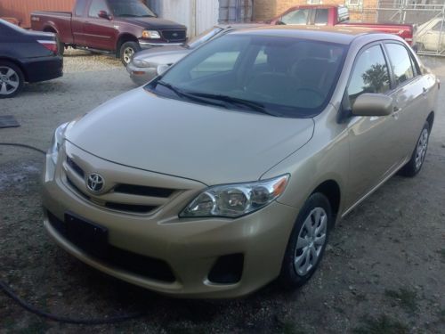 2011 toyota corolla le sedan 4-door 1.8l